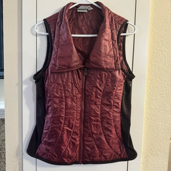 Athleta Vail Women’s Vest in Cherrywood Lightweight Puffer Size Medium - Picture 4 of 9